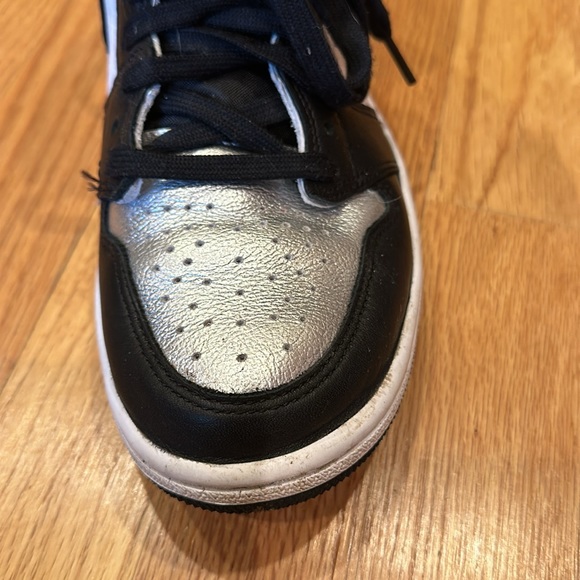 2021 NIKE AIR JORDAN BLACK AND SILVER HIGH TOPS - SIZE 7 1/2 - Picture 9 of 10